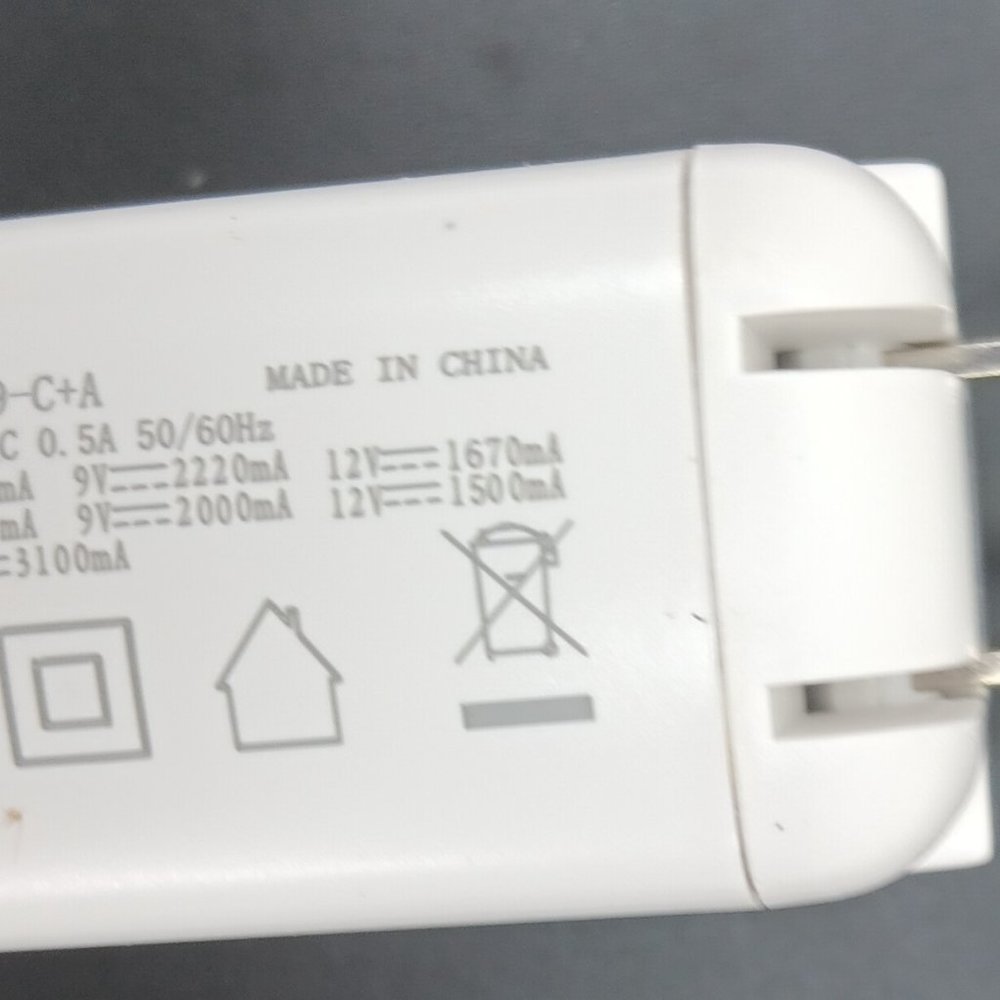 USB WALL CHARGER, DUAL PORT, NEW